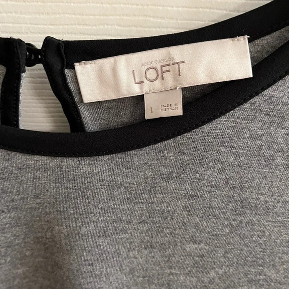 LOFT~ GRAY/ BLACK~LIGHTWEIGHT~BLOUSE~L-XL - Picture 3 of 3